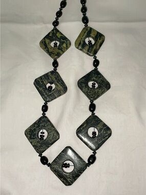 Stylish Green Stone Geometric Necklace